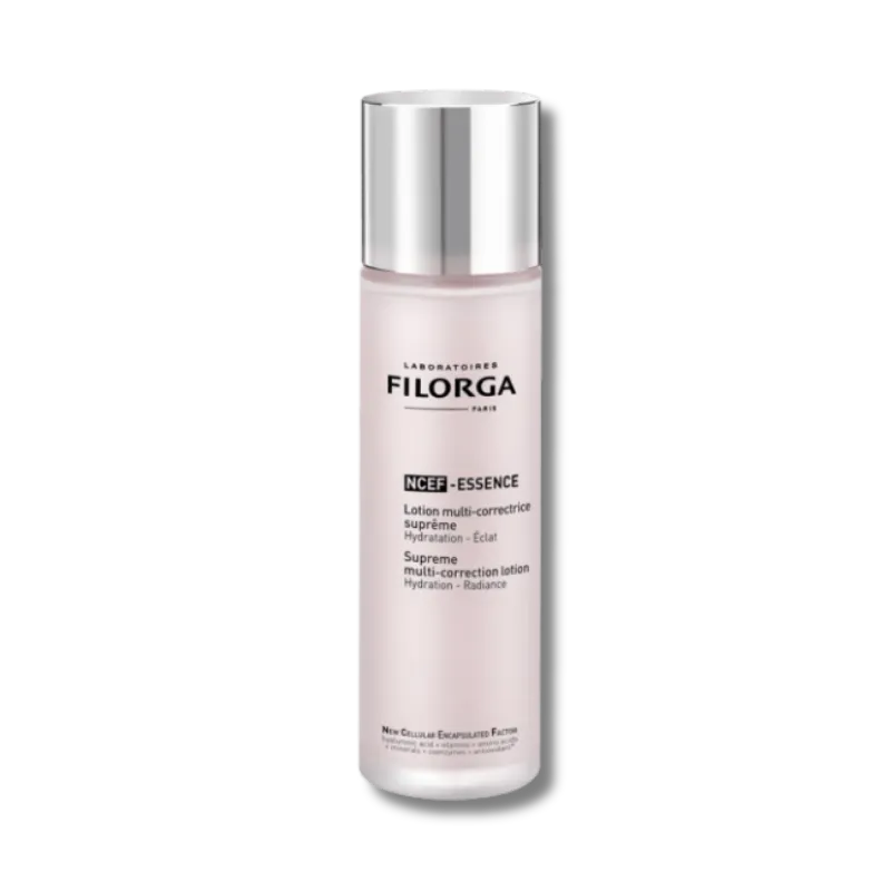 Mujer aplicando Filorga NCEF-ESSENCE Loción Regeneradora en rostro para piel luminosa.