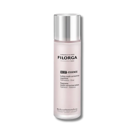 Mujer aplicando Filorga NCEF-ESSENCE Loción Regeneradora en rostro para piel luminosa.Filorga NCEF-ESSENCE Loción Regeneradora Hidratante y Luminosidad