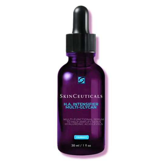 Mujer aplicando Sérum HA Intensifier Multi-Glycan para rellenar arrugas y mejorar volumen facial al instanteSkinceuticals Sérum HA Intensifier Multi-Glycan