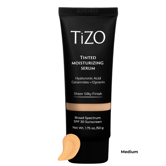 Serum hidratante con color TiZO SPF 30 mineral que hidrata profundamente, protege del sol y luz azul, reduce arrugas y manchas para una piel rejuvenecida y luminosa en mujeres madurasSerum Hidratante con Color Medium SPF 30 - TiZO